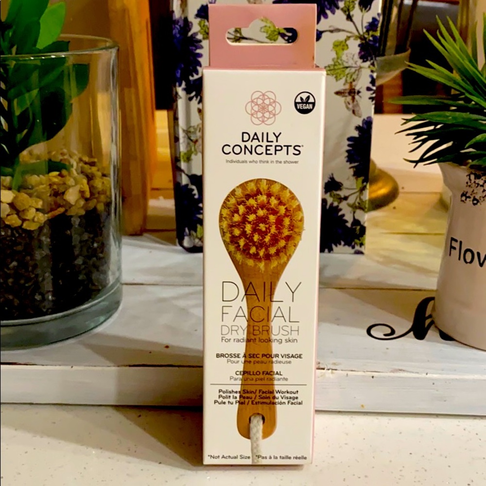 LOW LOW PRICE🛀Daily Concepts Facial Dry Brush🛀